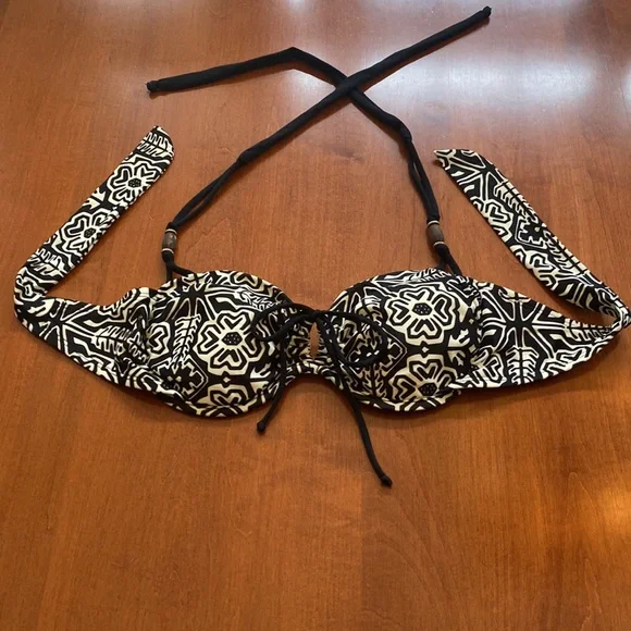 Robin Piccone String Bikini - Picture 2 of 8